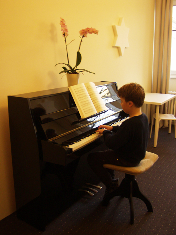Klavier lernen in der B&B Musikschule Berlin Schöneberg